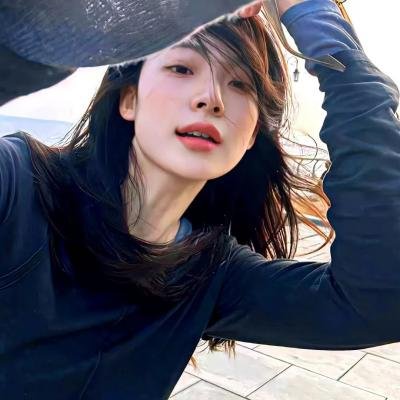 品牌活动现场实拍：顶流男星深夜密会神秘女子，评论区沦陷